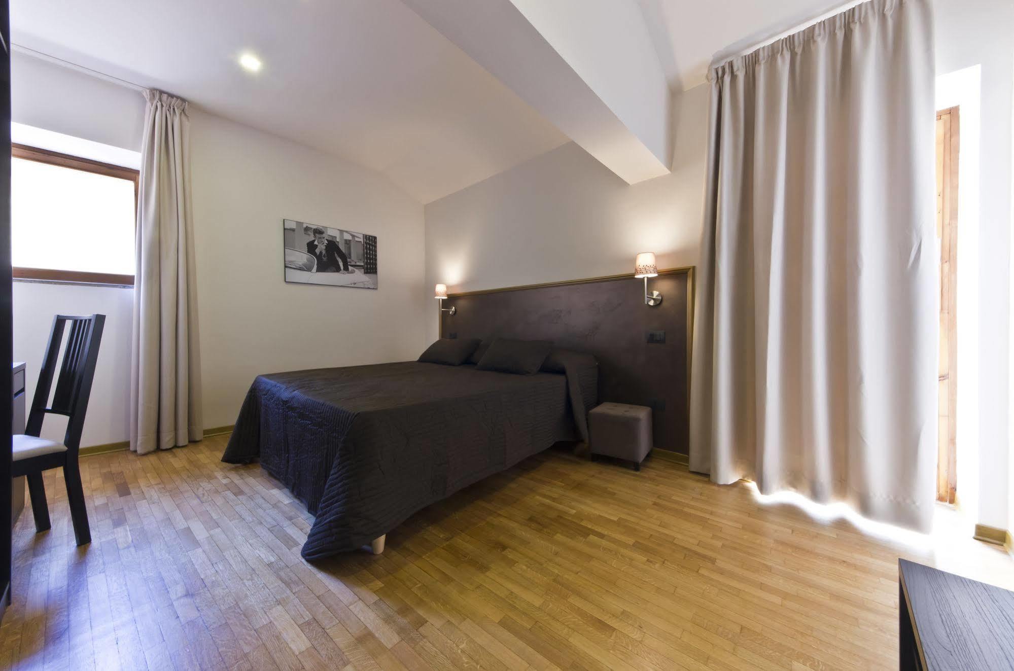 Siena Gallery - Rooms Only Экстерьер фото